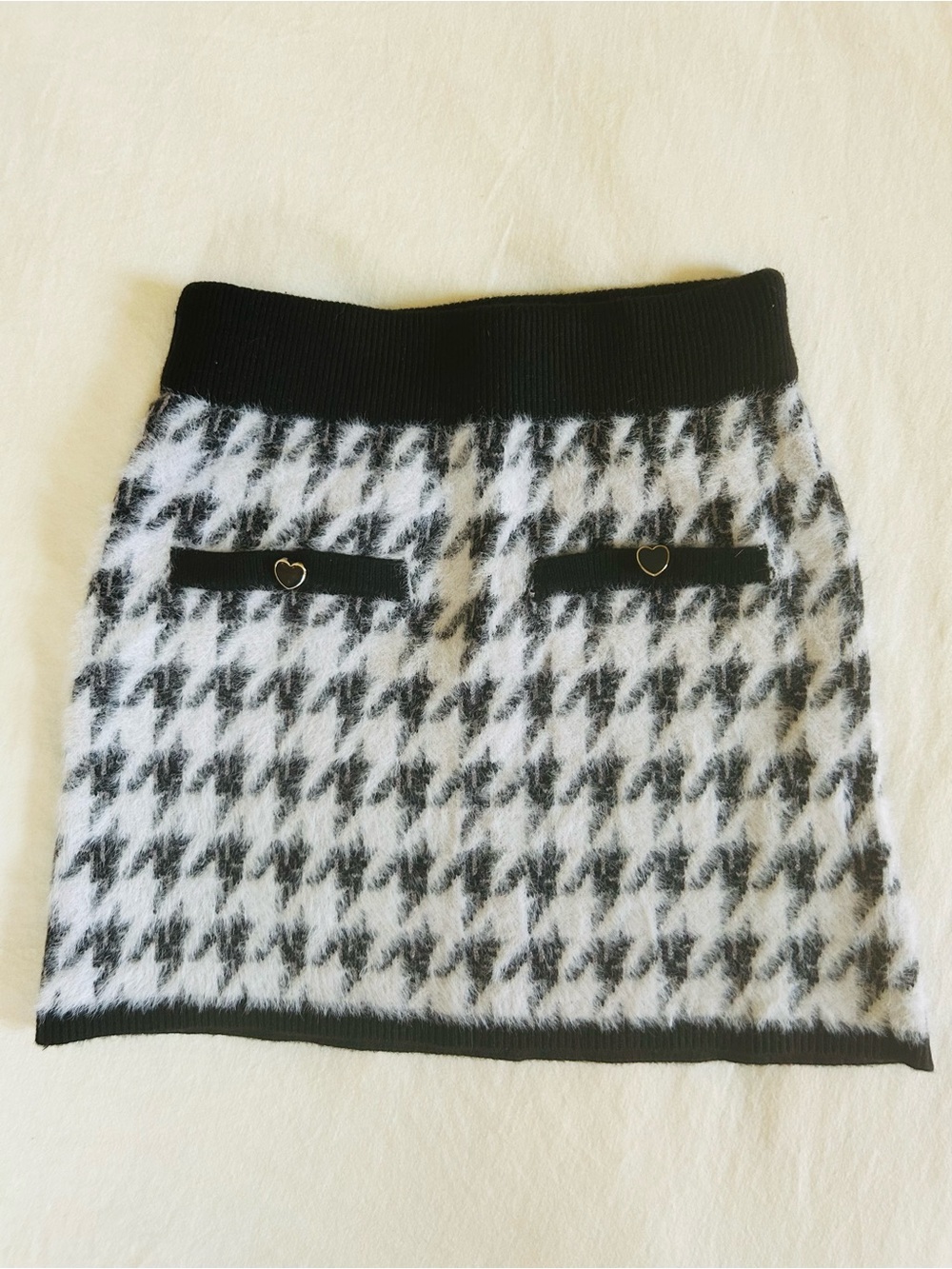 Girls Fluffy Houndstooth Knit Mini Skirt Heart Buttons 4